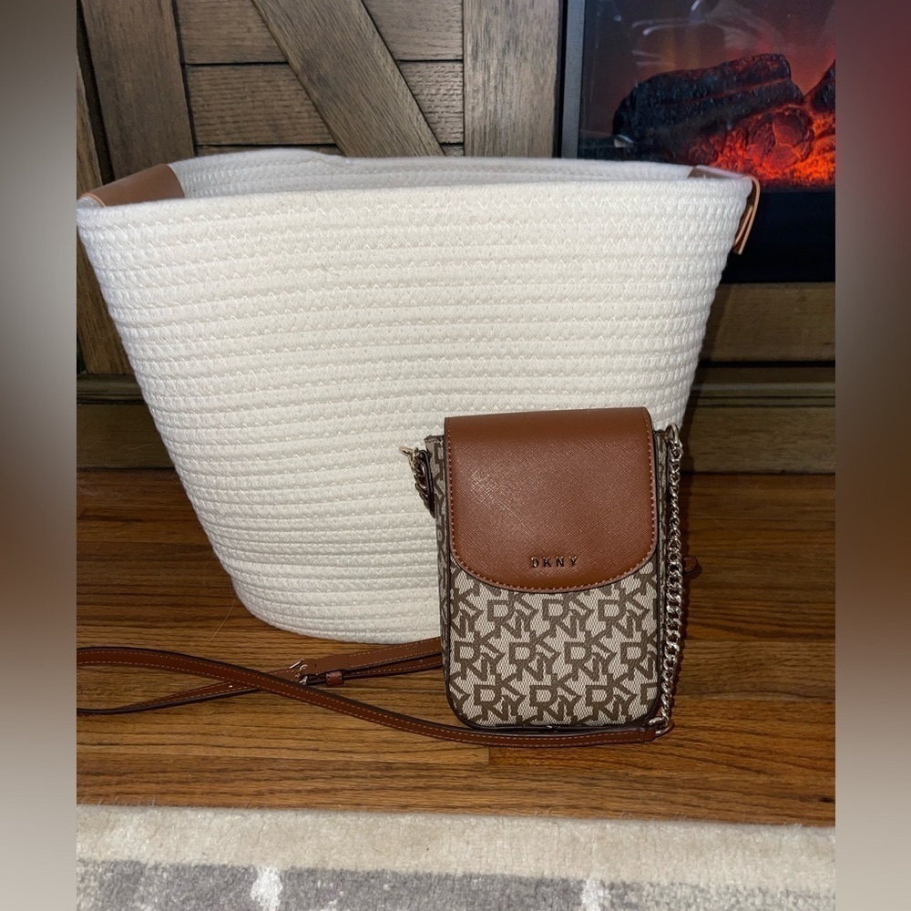 DKNY Flap Phone Purse & Wallet - Brown/Beige Signature Design - New Condition